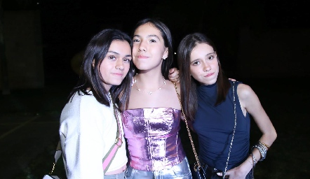  Ana Paula Ávalos, Camila Bustamante y Valentina Cabrera.