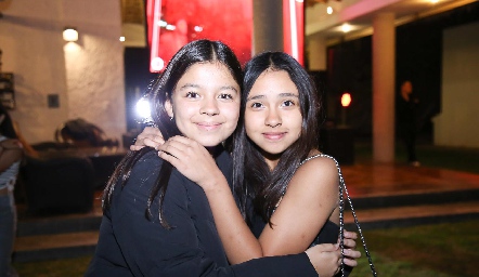  Regina Chavero y Jade Natalia.