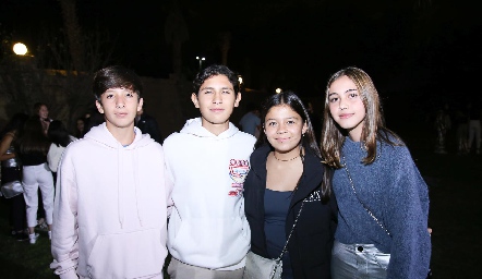  Santiago García, Rubén Ortiz, Regina Chavero y Ale Limón.