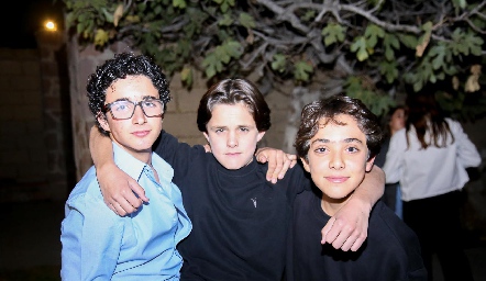  Patricio Flores, Santiago Castro y Memo Domínguez.