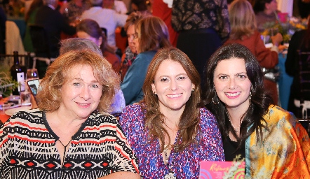  Ingrid Cruz, Ivette y Lizet Hernández.