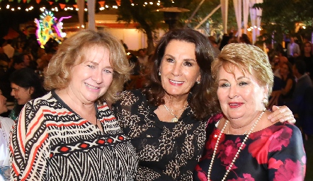  Ingrid Cruz, María Cecilia Mancilla y Lucía Mancilla.