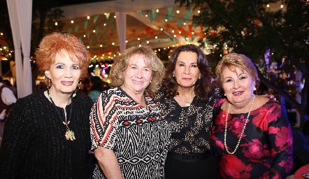  Sara Lamas, Ingrid Cruz, María Cecilia Mancilla y Lucía Mancilla.