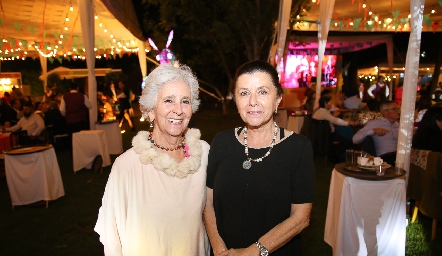  Rebeca Mendizábal y Cecilia Meade.