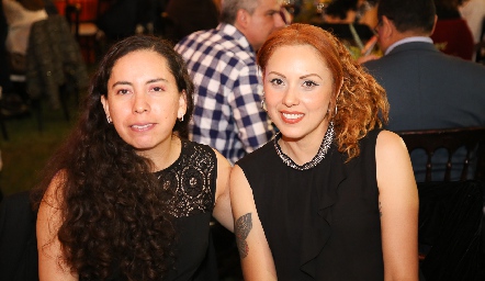  Mónica Palomares y Jennifer Mendoza.