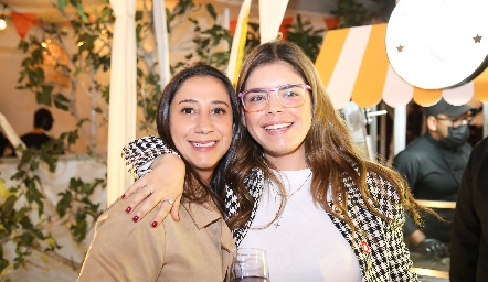  Ingrid y Jessica.
