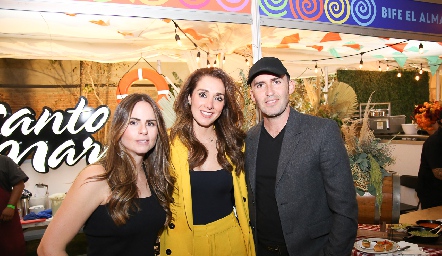  Marianne Velasco, Judith Gómez y Edgardo Martínez.