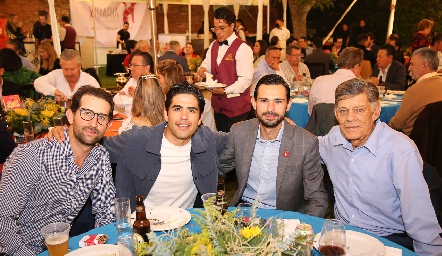  Santiago López, Mauricio Motilla, Javier y Andrés Allende.