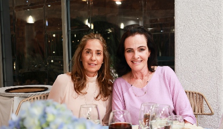  Mónica Gaviño y Lourdes Gómez.