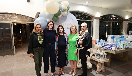  Mimí Hinojosa, Lucrecia García, Adriana Olmos, Adriana Carrera y Mimí de Hinojosa.