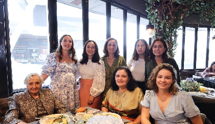  Tere Ledezma, Nuria Ledezma, Tere Raymond, Hilda Sánchez, Laura Acosta, Maribel Gallegos de Ledezma, Maribel Ledezma y Mónica Velázquez.