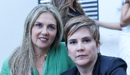  Beatriz Villegas y Claudia Hinojosa.