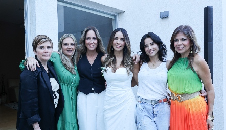  Claudia Hinojosa, Beatriz Villegas, Adriana Pedroza, Liliana Soto, Anilú Enríquez y Adriana Rueda.