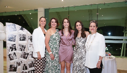  Lorena Bárcena, Guadalupe Bárcena, Cristy Jerez, Guadalupe Álvarez y Guadalupe García de Bárcena.