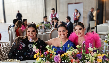  Marianilda, Miriam González y Estefanía Azuara.