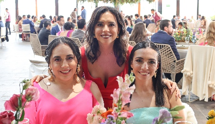  Mariana Govea, Liz Ramírez y Mayra Govea.