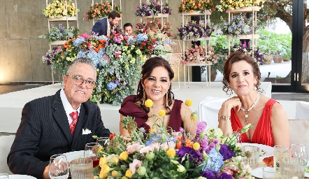  Pepe, Rosalinda Treviño y Gaby Treviño.