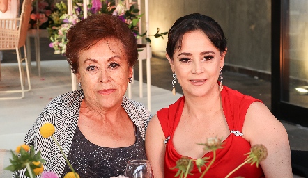 María del Carmen Mejía y Laura García Mejía.