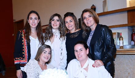  Begoña Del Valle, Ana Sofía Muñiz, Rocío Subirana ,Vero Subirana, Silvana Zendejas e Isabel López Muñiz.