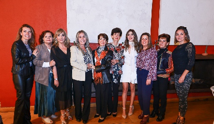  Verónica, Linda Goldaracena, Cristina Córdova, Laura, Cuata Muñiz, Lety Muñiz, Ana Sofía, Martha Elena Muñiz, Mercedes Muñiz y Roció Subirana.