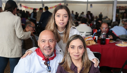 Alejandro Gaviño, Natalia Gaviño y Yolanda Álvarez.