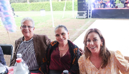 David Granados, Lety Dávila y Elena Ríos.