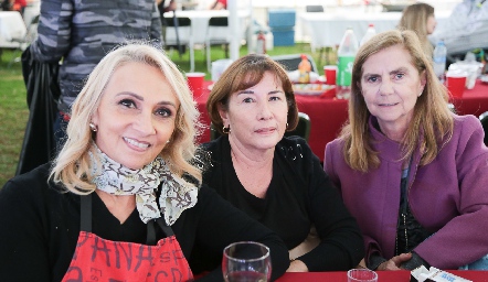 Norma Galarza, Ana Aguiñaga y Maripepa Valladares.