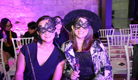 Roxana Olvera y Mariana Escalera.