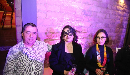  Erick Mata, Cristina Gutiérrez y Rosario Gómez.