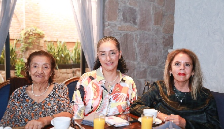  Ernestina Cabrera Rodríguez, Diana Castillo Cabrera y Linda Espinoza.