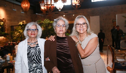  María Guadalupe, Olivia Mares y Florencia.