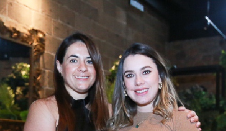  Mónica Castillo y Fernanda Perez.