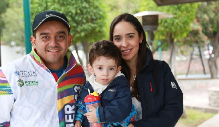  Jaime Morales, Daniela Pérez y José Pablo Morales.