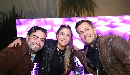  Jorge Leos, Paty Córdova y Félix.