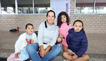 Loretta Araiza, Patricia Riedel, Constanza Aranza y Carlota César.