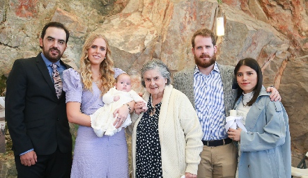  Rafael Olmos, Ingrid Velasco, Tita Herrán, Sergio Velasco y Natalia Flores con Regina.