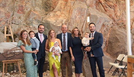  Laura, Roberto y Rodrigo Alcalde, Pau Martínez, Roberto Alcalde, Bertha Barragán, y Roberto Alcalde con Carola.