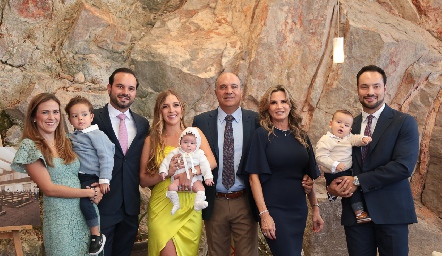  Laura, Roberto y Rodrigo Alcalde, Pau Martínez, Roberto Alcalde, Bertha Barragán, y Roberto Alcalde con Carola.