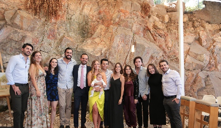  Rodrigo Alcalde y Paulina Martínez con sus amigos y Carola.
