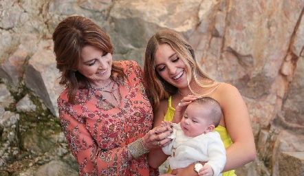  3 generaciones Claudia Garza, Paulina Martínez y Carola Alcalde.