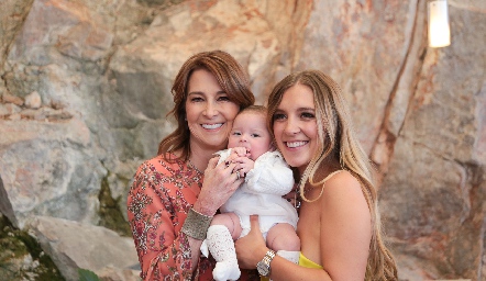  3 generaciones Claudia Garza, Paulina Martínez y Carola Alcalde.