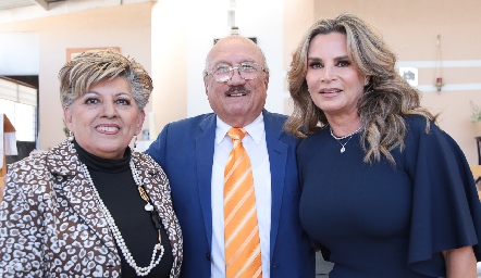 Matilde de Barragán, Juan Barragán y Bertha Barragán.