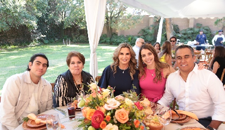 Alejandro Barragán, Edith Lambert, Bertha Barragán, Geno Galarza y Carlos Barragán.