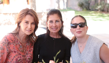 Claudia Garza, Irma Garza y María Yarte.