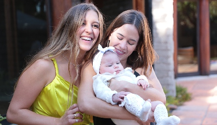 Paulina Martínez, Carola Alcalde y Montse Barral.