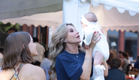  Bertha Barragán con su nieta Carola.