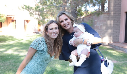 Laura, Bertha y Carola Alcalde.