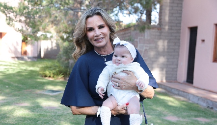  Bertha Barragán con su nieta Carola.