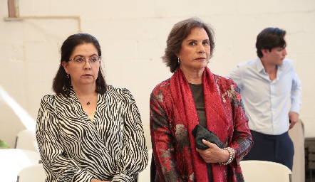  Vero de Alcalde y Martha de Alcalde.