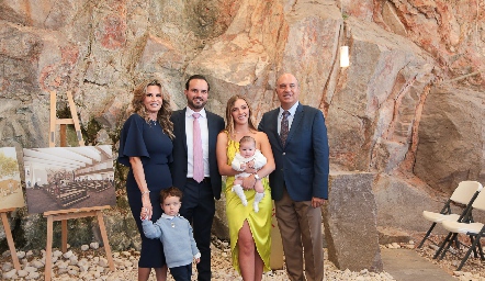 Bertha Barragán, Rodrigo Alcalde, Paulina Martínez, Carola Alcalde y Roberto Alcalde.